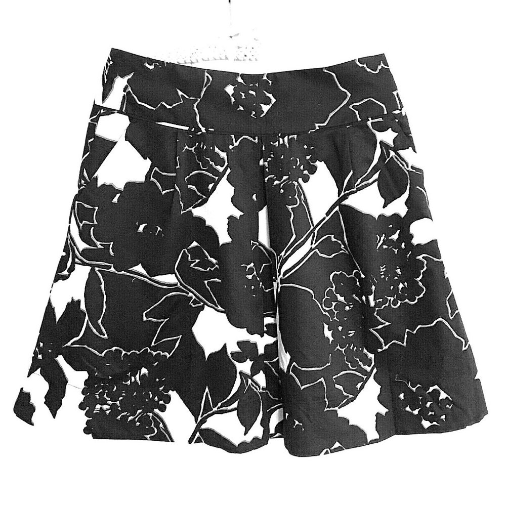 The Limited A-Line floral pleated skirt Size S Small Cocktail Flair Black White